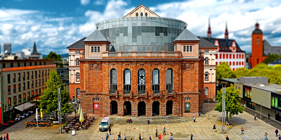 Blick auf das Staatstheater Mainz aus Vogelperspektive
