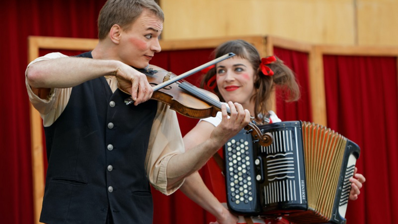 PAS DE DEUX