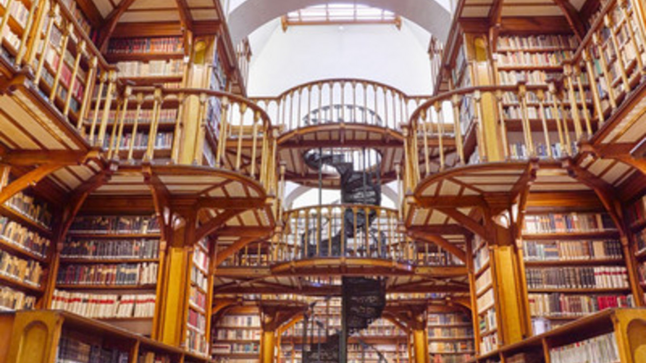 Bibliothek Kloster Maria Laach; ©Marco Rothbrust