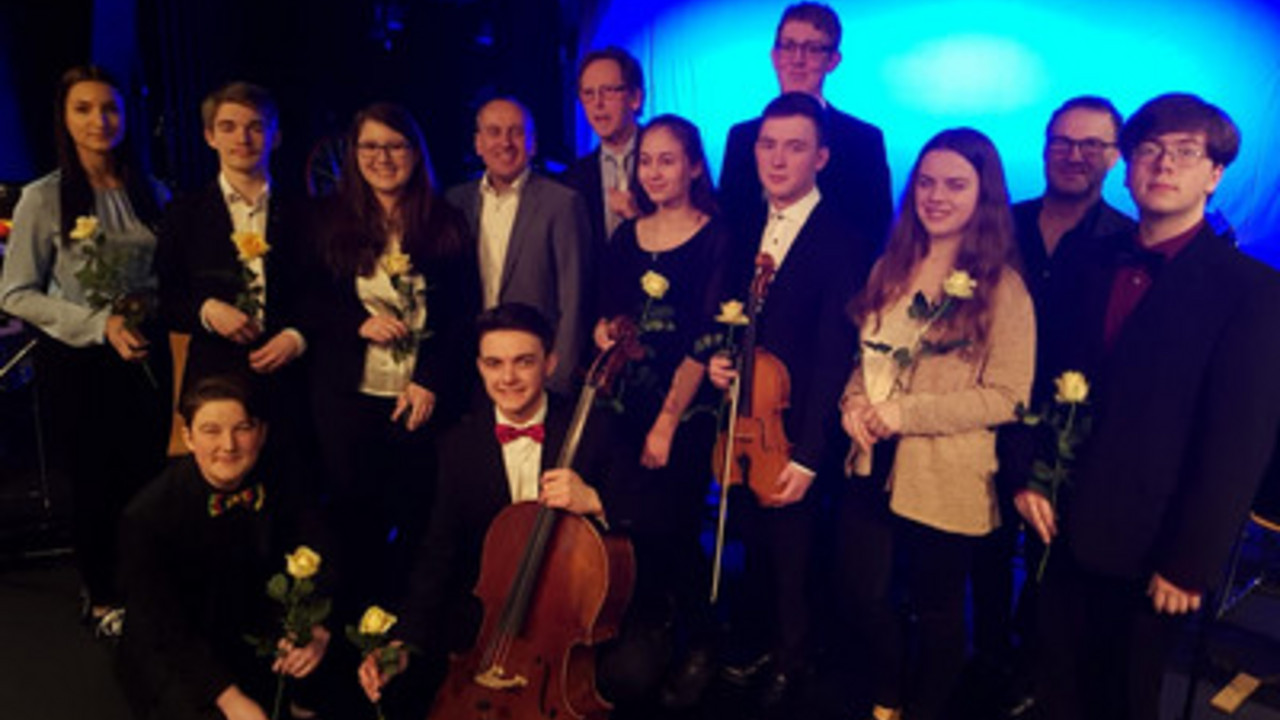 Kulturminister Konrad Wolf mit dem JugendEnsembleNeueMusik Rheinland-Pfalz/Saar©MWWK