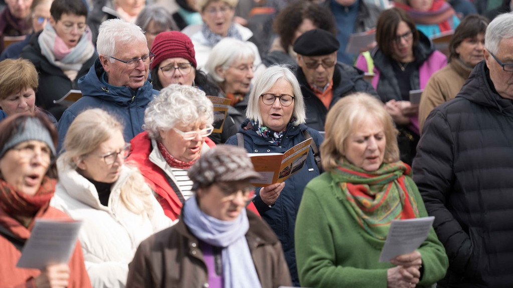 Singende Besucherinnen und Besucher 2025