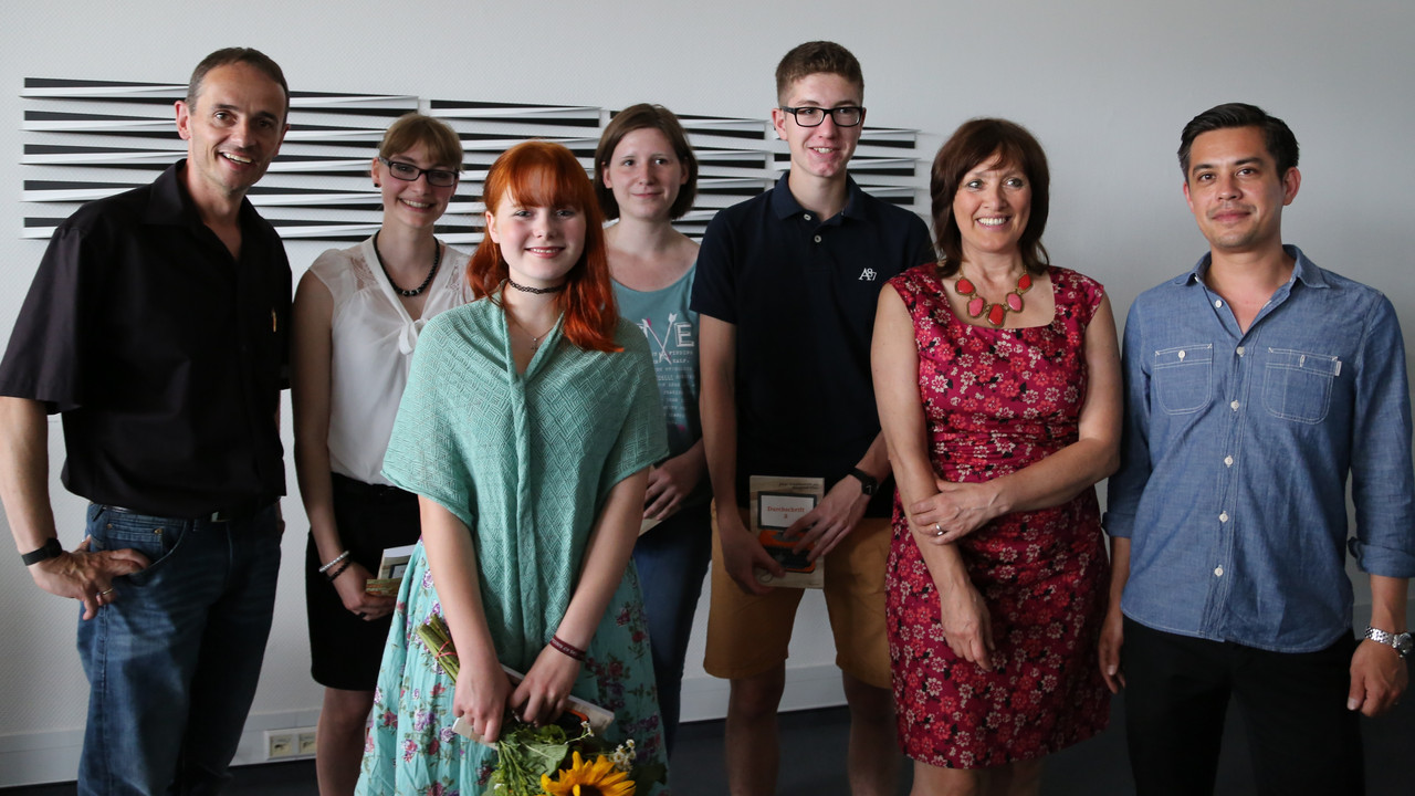 Bild v.l.n.r.: Stefan Gemmel, Sylvia Wingendorf, Lena Harsa, Josephine Bätz, Philipp Schank, Annegret Held und Ken Yamamoto