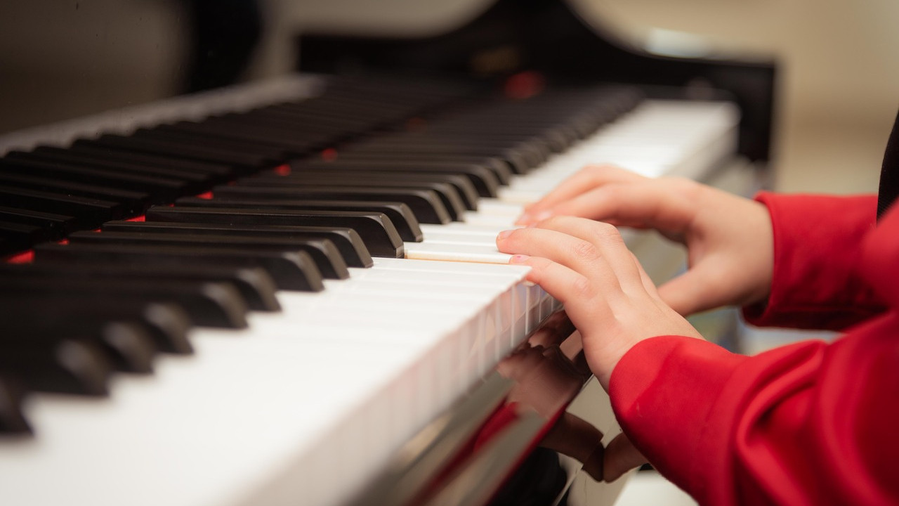 Klavier spielen lernen (c)pixabay