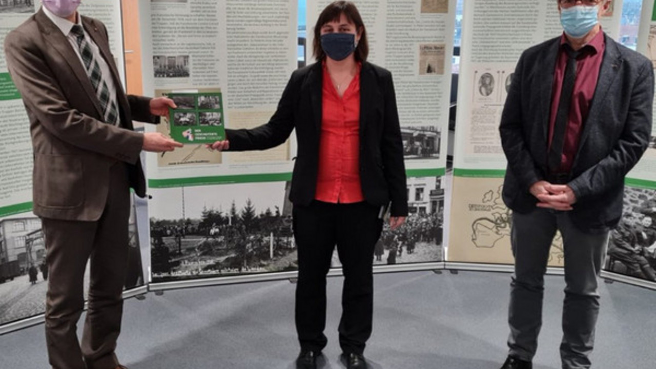 Staatssekretär Dr. Alt, Dr. Engelen und Dr. Rummel bei der Vorstellung der Wanderausstellung, (c) MWWK