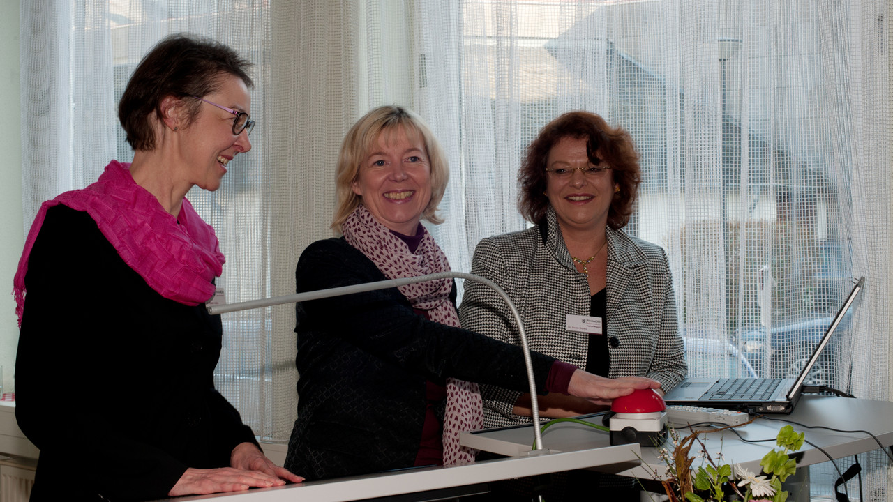 v.links: Dr. Elsbeth Andre, Ministerin Doris Ahnen, Dr. Beate Dorfey