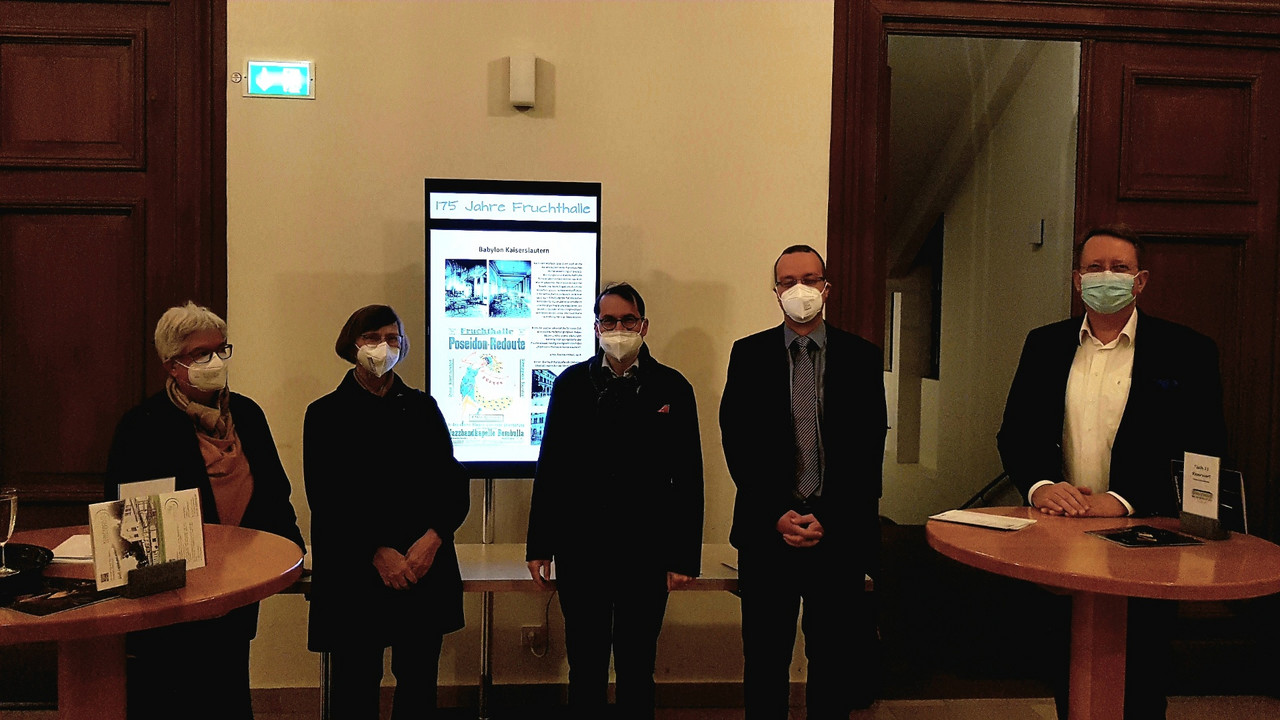 Foto (c) Stadt Kaiserslautern: Zwei Besucherinnen, Beat Fehlmann, Intendant Deutsche Staatsphilharmonie Rheinland-Pfalz, Dr. Bernd Klesmann, Stadtmuseum, Dr. Christoph Dammann