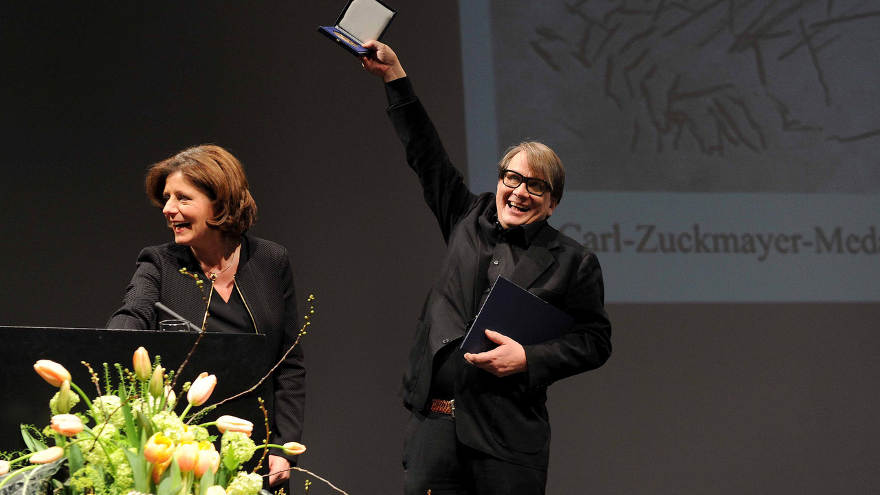 Ministerpräsidentin Malu Dreyer mit Sven Regener bei der Verleihung der Carl-Zuckmayer-Medaille; © Staatskanzlei RLP / Schäfer