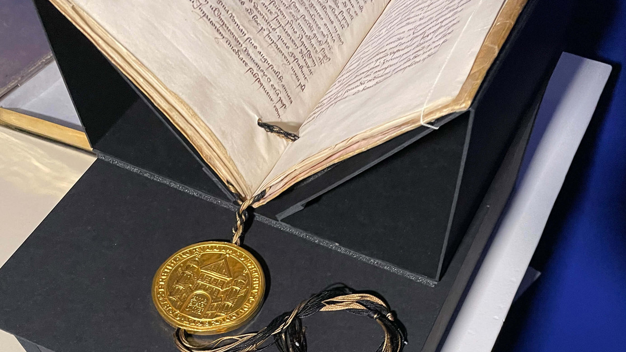 Die Goldene Bulle – ein von Karl IV. (1346– 1378) in Urkundenform verfasstes kaiserliches Gesetzbuch,Foto: GDKE/Agentur Bonewitz