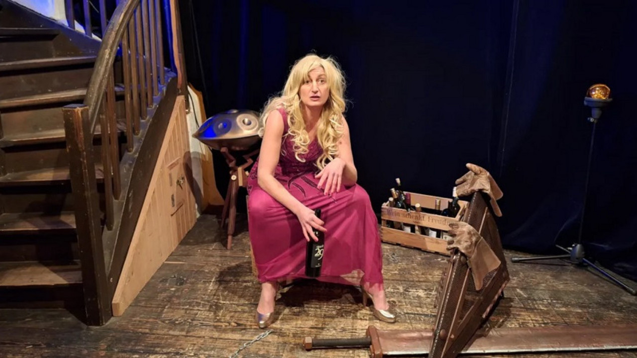 Anja Kleinhans in der Rolle der Helena