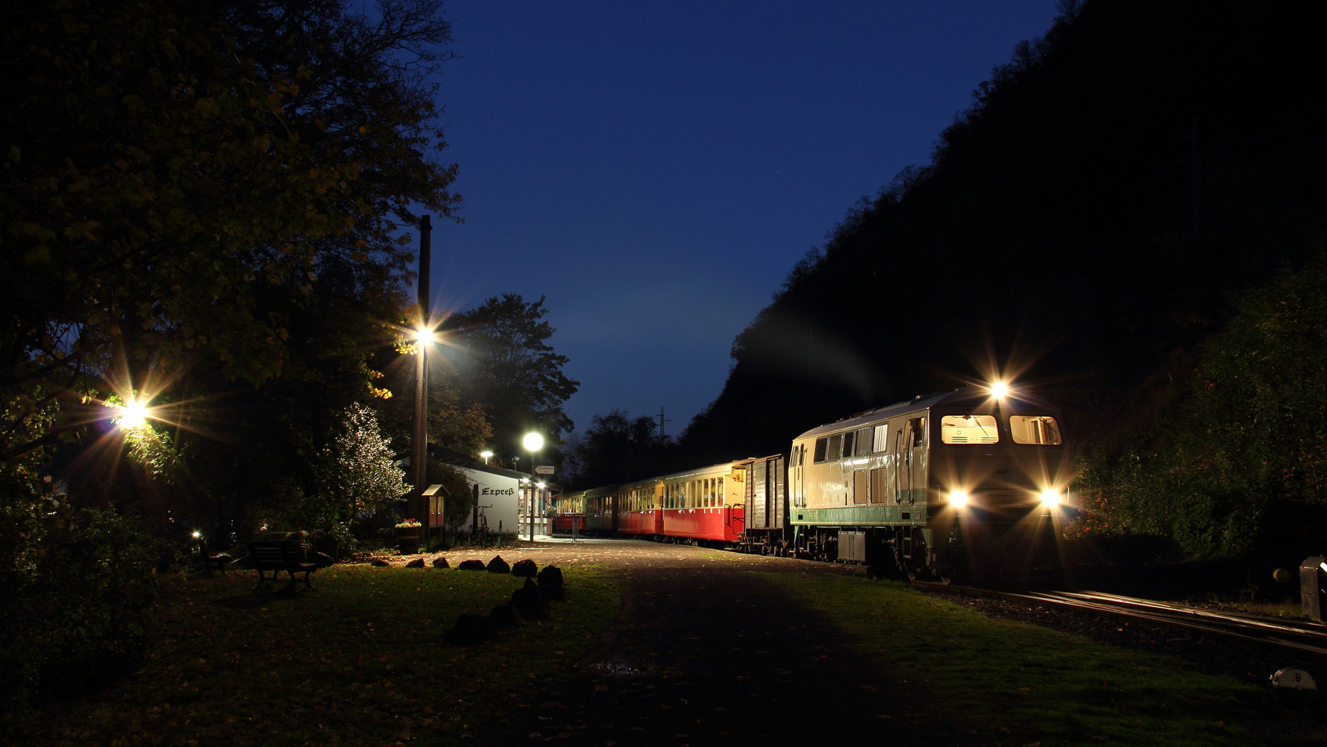 Vulkan Express bei Nacht