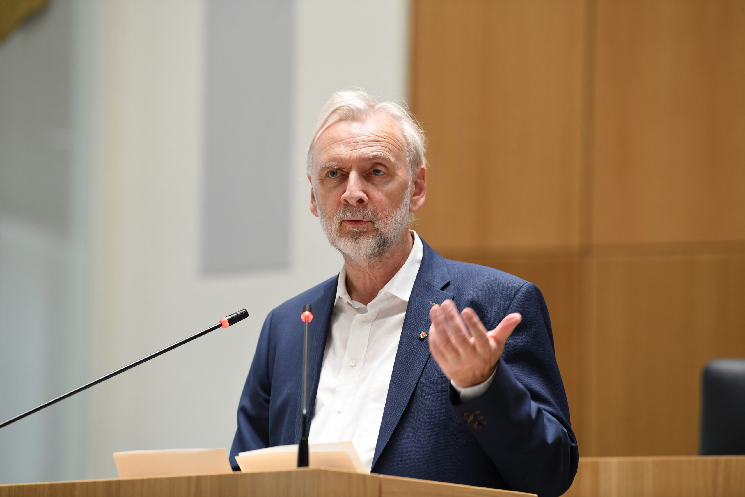 Prof. Dr. Jürgen Hardeck bei seiner Eröffnungsrede zur Hoffnungsmaschine