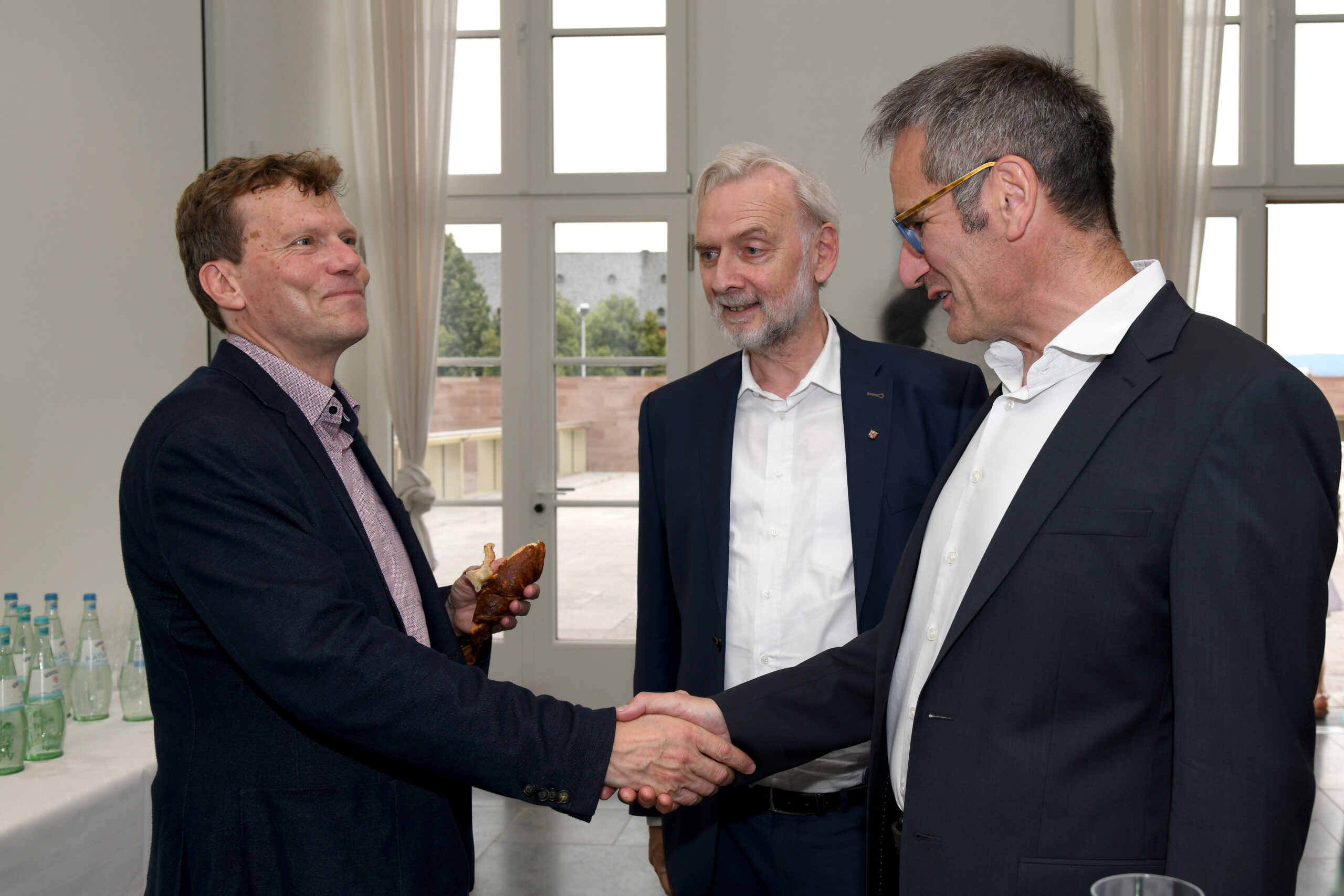 Begrüßung Prof. Dr. Hartmut Rosa, Prof. Dr. Jürgen Hardeck, Landtagspräsident Hendrik Hering